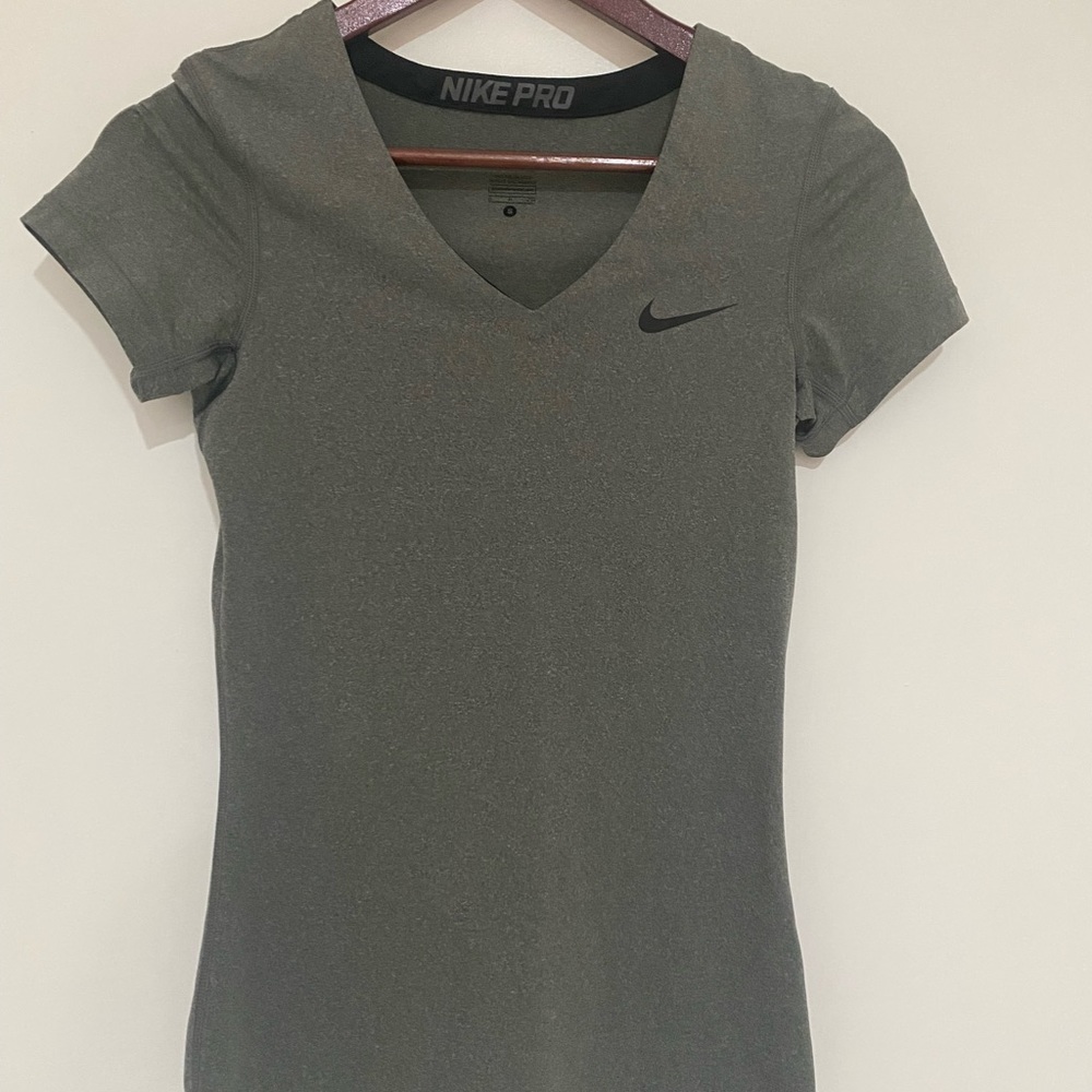 🔥🔥🔥 Woman’s Nike Pro Shirt !